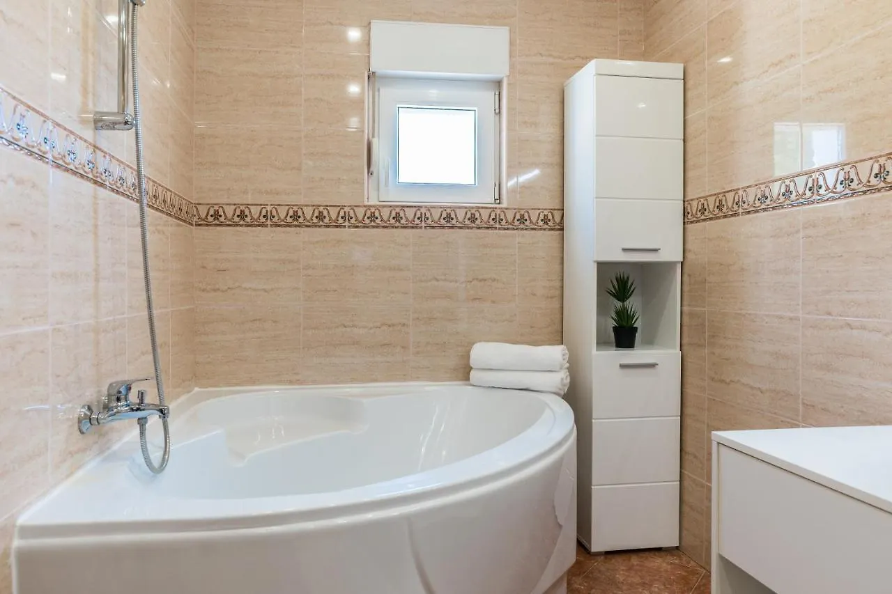 Apartmani Tomeri Starigrad Paklenica